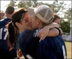 Quelle est la phrase que Lucas crit  la fin de sa lettre quand Lucas et Brooke s'envoient des lettres, dans la saison 3 ?