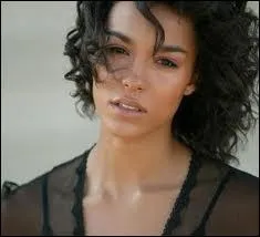 Qui est cette fille ?