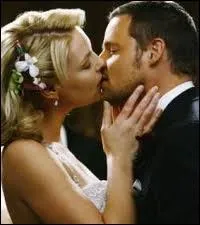 Grey's Anatomy : Izzie Stevens s'est marie ou a t sur le point de se marier 2 fois. Avec qui , dans l'ordre ?