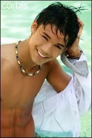 Jou par le magnifiquement sublime et jeune ...