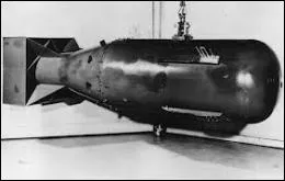 Quel tait le surnom de la Bombe A qu'il transportait ?