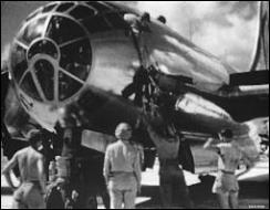 Quel est le nom de l'avion Boeing B-29 Superfortress qui largua sur la ville d'Hiroshima, le 6 août 1945, la première Bombe A utilisée comme arme de guerre ?