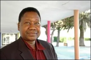 N en 1955  Bobo-Dioulasso, ce ralisateur burkinab est reconnu par sa profession, remportant plusieurs prix. Il ralise  Wend Kuuni ,  Rabi  ou  Lumire et Compagnie .