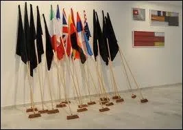 Nicolas Sarkozy a effectu son service militaire  Paris (15me), dans le Groupe rapide d'intervention charg du nettoyage.