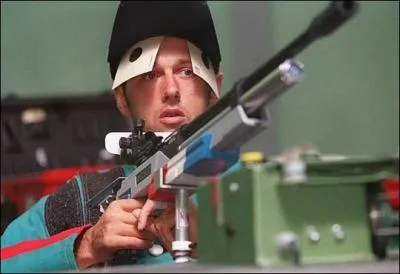 Quelle m�daille olympique Rapha�l Woltz a-t-il remport� au tir sportif, � Sydney ?