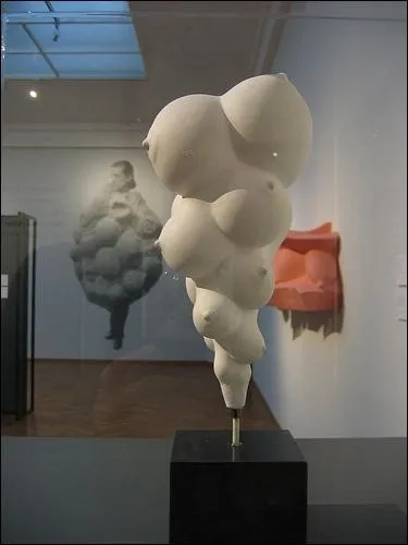 Hans Bellmer, artiste franco-allemand dcd en 1975, a marqu l'poque surraliste. Certaines de ses productions rotiques font encore scandale aujourd'hui. Comment a-t-il appel ce bronze peint ?