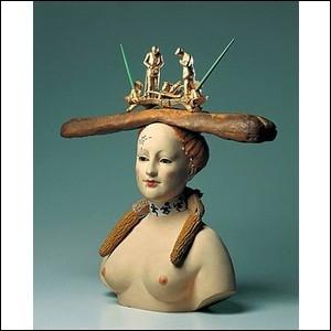  Buste de femme rétrospectif , tel est le nom de cette oeuvre composée de porcelaine, perles, plumes et encrier, réalisée en 1933 par celui qui disait être  fou du chocolat Lanvin , c'est-à-dire