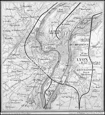 Pour quelles industries la ville de Lyon est-elle fameuse ?