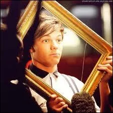 Louis, lui, a baissé le pantalon dans une station service :