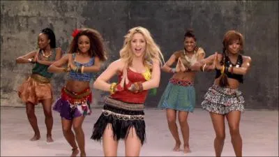 Comment s'appelle la chanson chante par Shakira lors de la coupe du monde de 2010 ?
