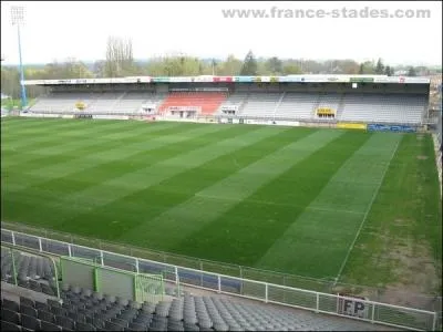 Qui joue au stade de l'Abb Deschamps ?