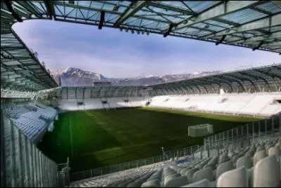 Quelle quipe joue au Stade des Alpes ?