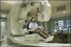 Quel est le nom de ce docteur en physique bombard de rayons gamma ?