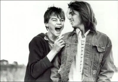 Becky noue des liens de plus en plus profonds avec Gilbert et Arnie.