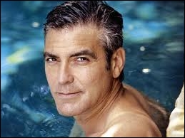 Poids lourd du glamour, Georges Clooney tourne une série de publicités pour...