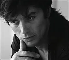 Il est vrai que la marque ________________, a utilis une photographie d'Alain Delon qui date un peu. Vintage quand tu nous tient ...