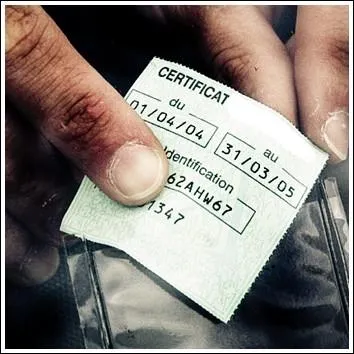 La vignette  apposer sur chaque vhicule, c'est une ...