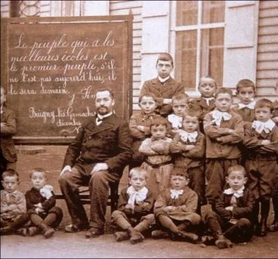 Par quelle leon dbutait la journe d'cole dans une classe d'autrefois ?