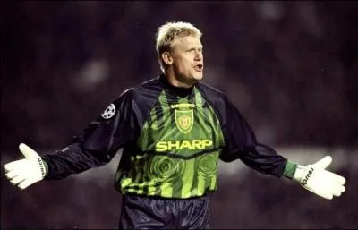 Gardien emblmatique de Manchester United, il a tout gagn avec ce club. Il remporta galement,  la surprise gnrale, l'Euro en 1992 avec sa slection :