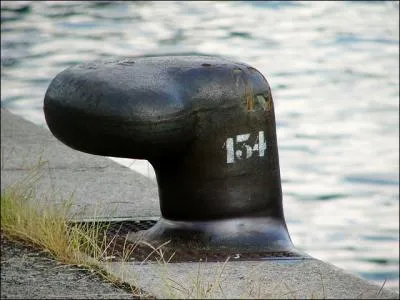 Oh mon bateau o o o o , on l'amarre  une ... .