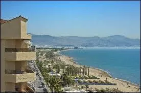 Dans quelle rgion espagnole se trouve la Costa del Sol et la ville de Malaga, haut-lieu de tourisme balnaire depuis les annes 60 ?