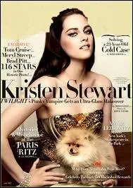 Aprs le magazine Elle, Kristen Stewart est  nouveau ultra glamour en couverture de ______. Robe Dolce Gabbana, photos de Mario Testino et shooting au Ritz,  Paris !
