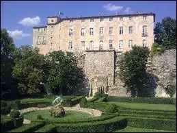 Les habitants d'Entrecasteaux se nomment ...