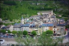 Je vous emmne visiter la commune d'Albaret-le-Comtal. Quel est le nom des habitants de cette commune ?
