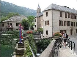 Je pars visiter la ville de Florac, o les habitants se nomment ...