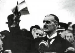 Les allis franco-britanniques avaient conclu en 1924 un pacte d'assistance militaire avec ce pays garantissant ses frontires . Quelle a t leur attitude pendant la confrence ?