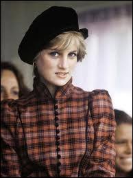 Diana est ne Diana Spencer, fille du Vicomte Althorp, Edward, et de Frances Burke-Roche. Quel est son deuxime prnom ?