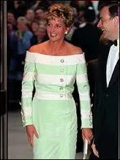 La msentente s'installa assez rapidement entre les poux, en dpit de la naissance rapide de 2 enfants, Diana dcouvrant que son mari avait maintenu sa relation avec ?