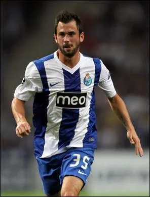 Qui est ce footballeur ?