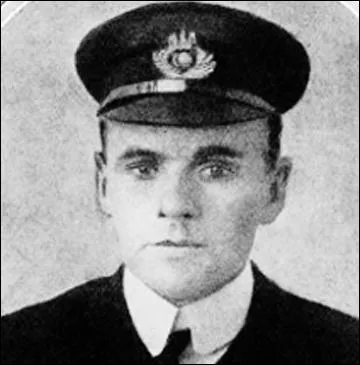 Qui est le deuxime officier  bord du Titanic ?