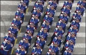 Bleus, Blancs, Rouges, mais ils ne sont pas franais. De quelle nationalit sont ces soldats ?