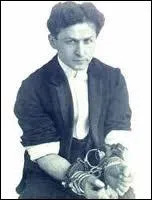 Un clbre magicien lui rend hommage en s'inspirant de son nom. Lequel ?