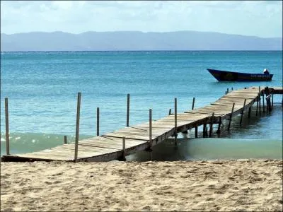 Pour accder  son navire on emprunte cet ... .