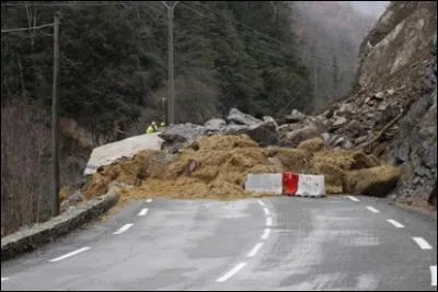 La route est bloque suite  un ...
