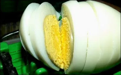 Pour obtenir des oeufs durs, il faut porter l'eau  ...