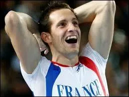 Quel athl�te a d�tr�n� cet �t� � Londres le perchiste Jean Galfione d�tenteur d'un saut en or de 5, 92 m aux jeux d'Atlanta de 1996 ?