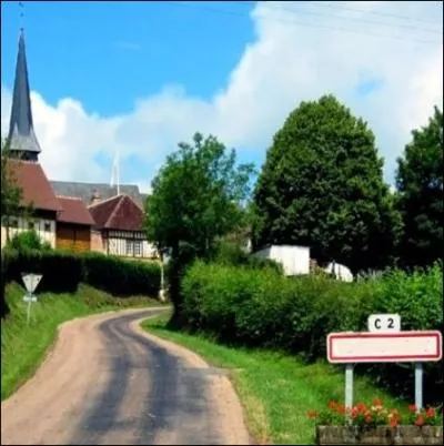 Quel village franais clbre pour son fromage, a honor son maire pour ses 50 ans de mandat d'lu municipal en l'immortalisant sur l'tiquette de 100 000 botes ?