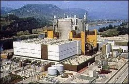Laquelle de ces centrales, novatrice par son racteur  neutrons rapides utilisant un combustible nuclaire au plutonium, est en cours de dmantlement ?