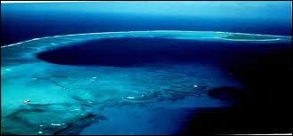 Quel atoll a été pulvérisé par les expériences nucléaires américaines de 1946 à 1958 ?