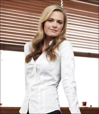 Inspecteur trs maligne, dbrouillarde et bonne dductrice, elle a galement obtenu un rsultat d'examen suprieur  celui du lieutenant qui travaille avec elle. C'est...