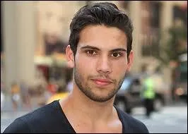 Quel homme aime Caroline ?