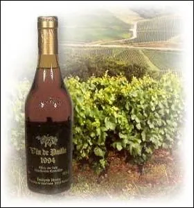 Quelle est la particularit du vin de paille, vin liquoreux produit principalement dans le Jura ?