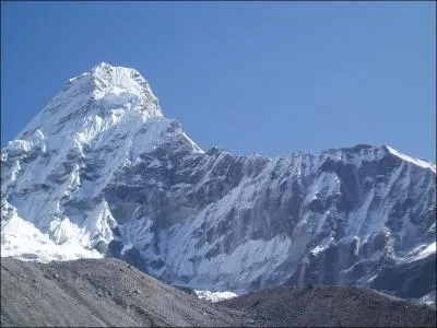 L'Himalaya est la plus haute chane de montagnes au monde. Le nom Himalaya vient du Sanskrit et signifie :