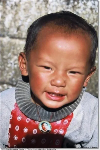 Peut-tre n dans une province autonome non loin de celles du Qinghai, du Gansu ou du Sichuan.