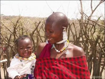 Maman maasa gazouille  son oreille en langue  maa  au sud du ...