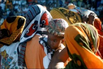  Waw d Tama yangou, Maecha yangou d waw . . est ce que dit maman en shimaor  son bb. O est ne cette vie en qui elle place tout son espoir ?